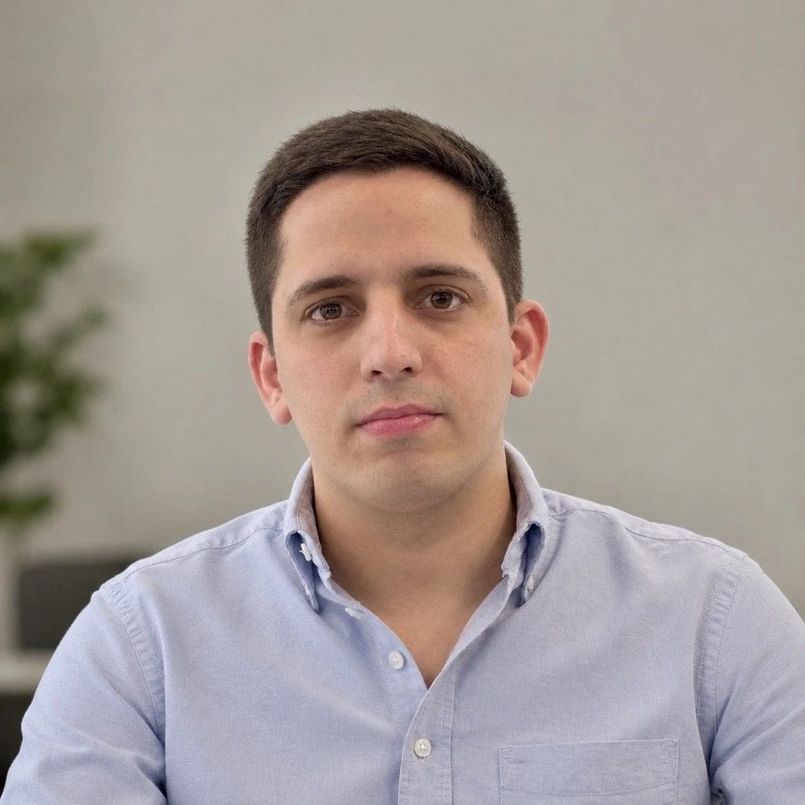 Luis Rendueles, consultor político